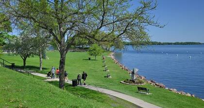 Chanhassen Guest Suite - Private & Spacious