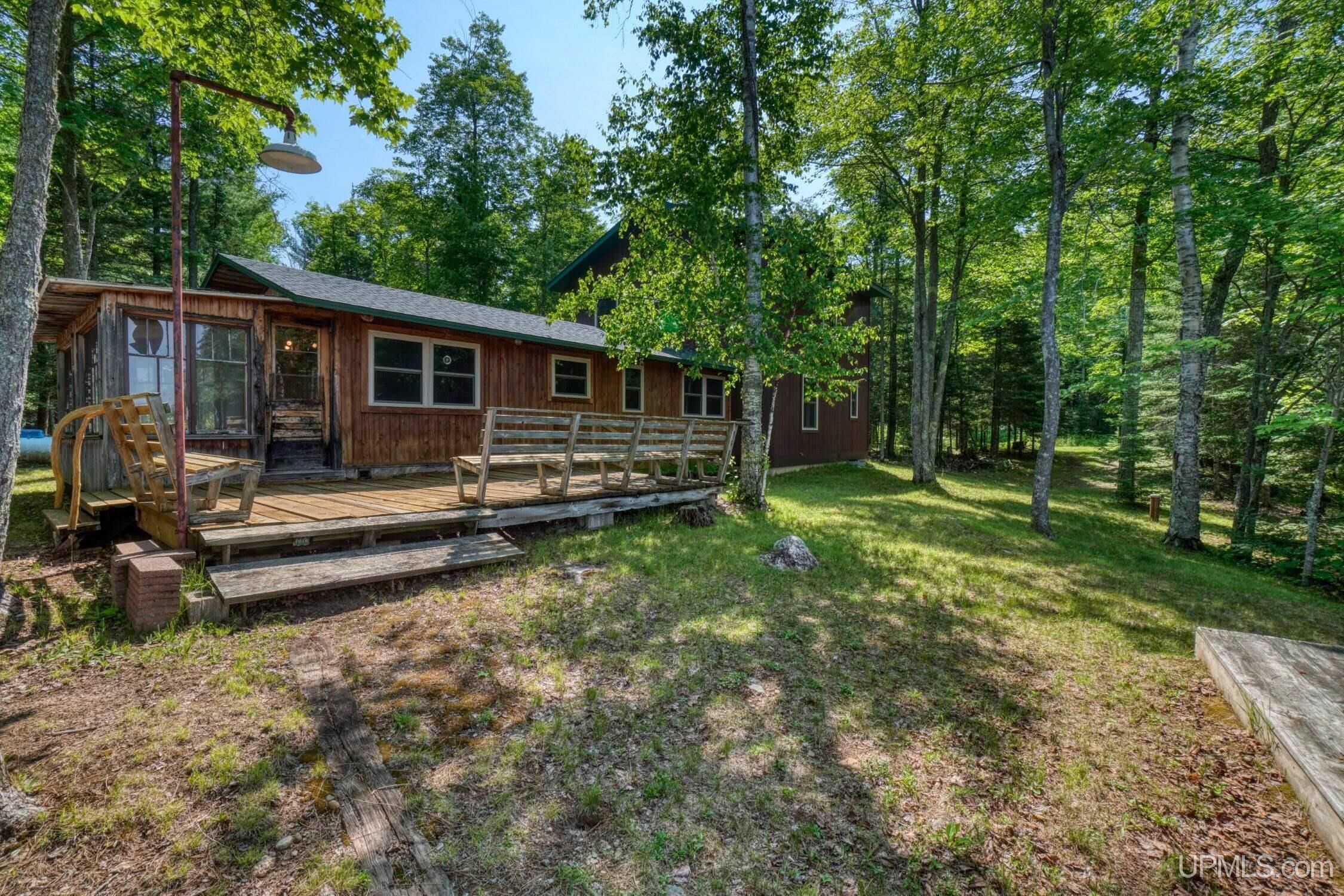 Cozy and quiet northern cabin with fabulous lake views and screen porch. 