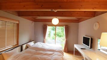 3 bedrooms, desk, iron/ironing board, free WiFi