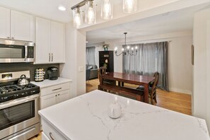 Fridge, microwave, oven, stovetop - Amazing home in DT Libertyville - Near Naval Base! (Libertyville)