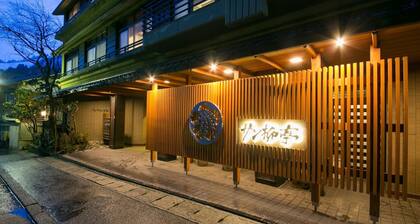 Admiring the scenery of the four seasons  spend a / Kurobe Toyama