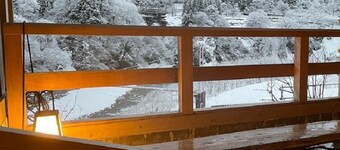 Admiring the scenery of the four seasons  spend a / Kurobe Toyama