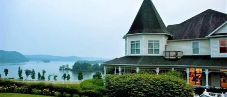 المنشأة من الخارج