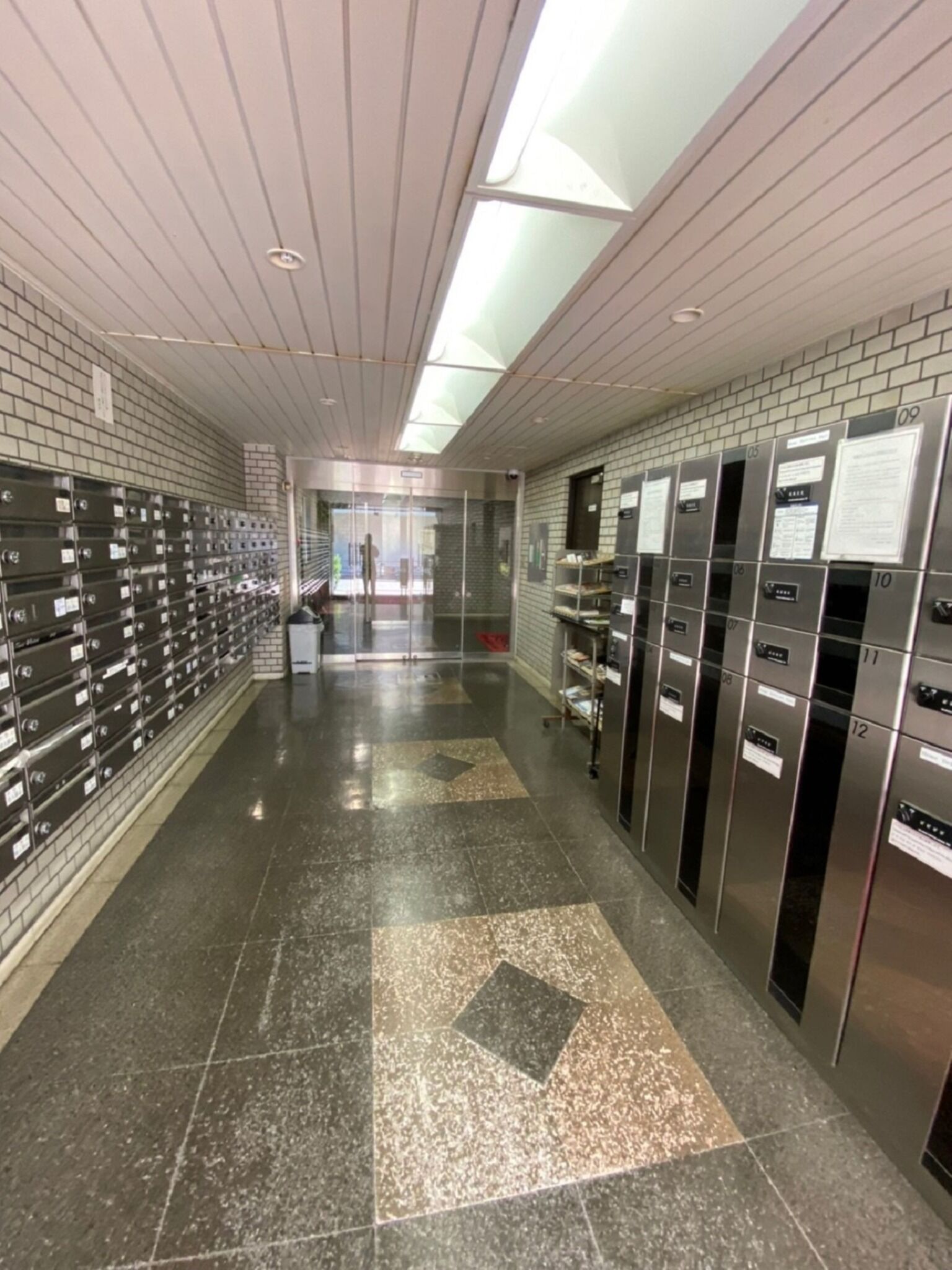 المنشأة من الداخل