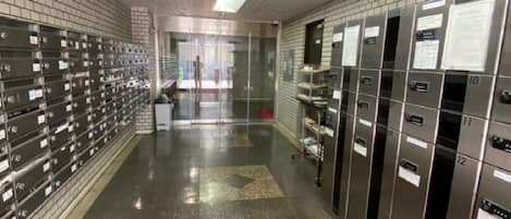 المنشأة من الداخل