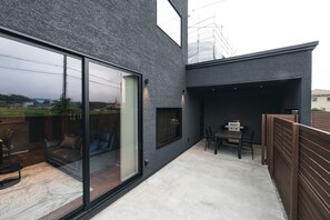Outdoor dining - Fuji no Sato Alivio Building C / Minamitsurugun Yamanashi (Minamitsurugun)