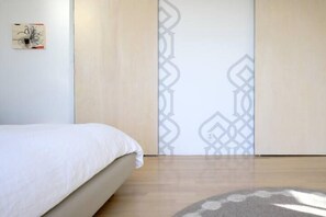 4 bedrooms, in-room safe, iron/ironing board, travel cot