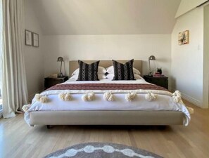 4 bedrooms, in-room safe, iron/ironing board, travel cot - Modern Architectural Gem - 4 Bdrm (San Francisco)