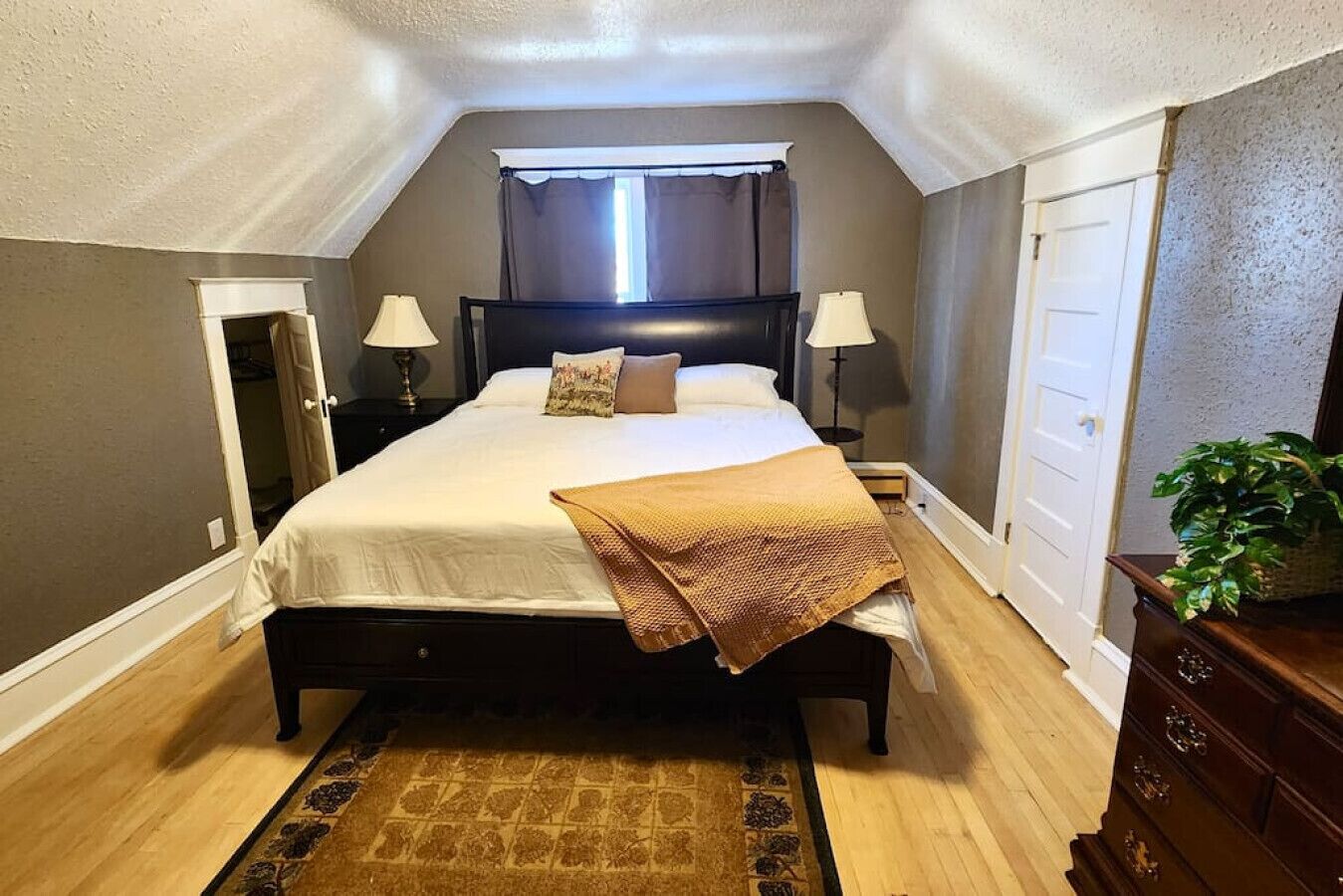 3 bedrooms, WiFi, bed sheets