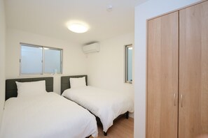 4 bedrooms, desk, iron/ironing board, free WiFi - Shinjuku 1 Sta984BR Entire Home Upscale Area / Shibuya-ku Tokyo (Shibuya-ku)
