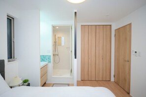 4 soverom, skrivebord, strykejern/-brett og wi-fi (inkludert)