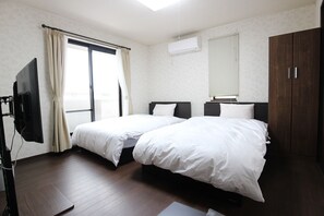 5 bedrooms, desk, free WiFi, bed sheets