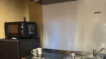 Fridge, microwave, stovetop, cookware/dishes/utensils