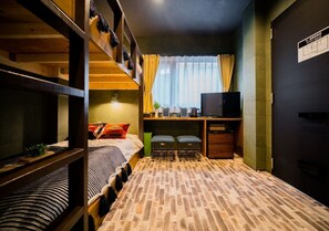 1 soverom, skrivebord, wi-fi (inkludert) og sengetøy