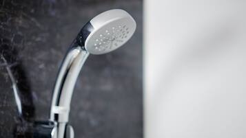 Hårføner og håndklær