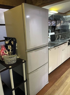 Fridge, microwave, stovetop, cookware/dishes/utensils