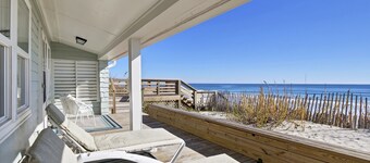The Turtle's Nest- Oceanfront Cottage - Hot Tub - Dog Friendly