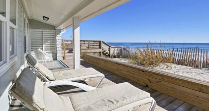The Turtle's Nest- Oceanfront Cottage - Hot Tub - Dog Friendly