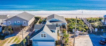 The Turtle's Nest- Oceanfront Cottage - Hot Tub - Dog Friendly