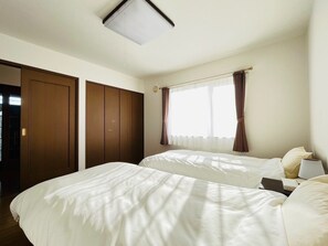 3 Schlafzimmer, Schreibtisch, Bügeleisen/Bügelbrett, kostenloses WLAN