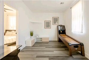 4 bedrooms, desk, iron/ironing board, travel cot - Stylish home with private pool & spa and game room.  Near Festivals & La Quinta. (Indio)