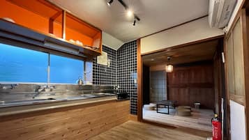 冰箱、微波炉、炉灶、厨具/餐具