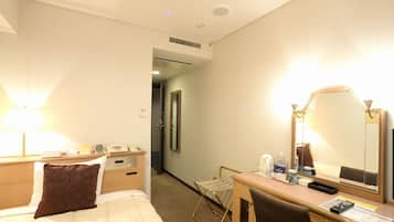 1 bedroom, desk, free WiFi, bed sheets