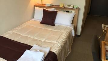 1 bedroom, desk, free WiFi, bed sheets