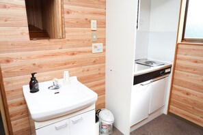 Kjøleskap, kokeplater og vannkoker