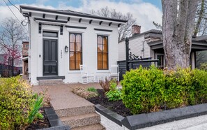 Exterior detail - Best Location in Derby City- 2 story porch & hot tub (Louisville)