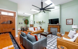 Table football - Best Location in Derby City- 2 story porch & hot tub (Louisville)
