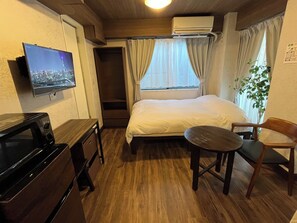 1 soverom, skrivebord, strykejern/-brett og wi-fi (inkludert)