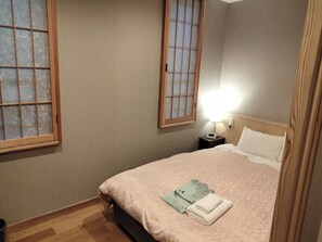 1 soverom, skrivebord, strykejern/-brett og wi-fi (inkludert)