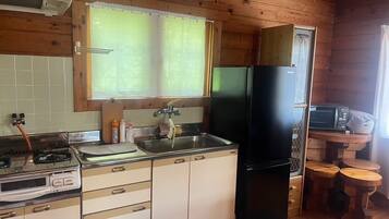 Fridge, microwave, stovetop, cookware/dishes/utensils