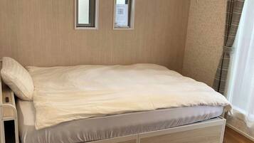 4 bedrooms, desk, iron/ironing board, free WiFi