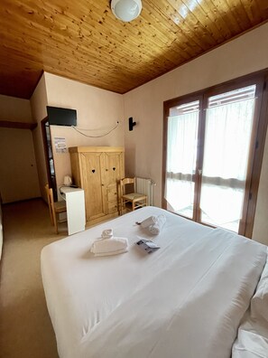 Habitación superior | 1 dormitorio, wifi gratis, ropa de cama