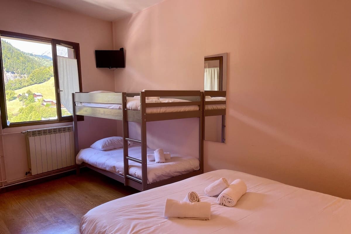 Family Room | WiFi (free), bed sheets
