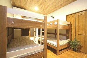 Bügeleisen/Bügelbrett, kostenloses WLAN, Bettwäsche