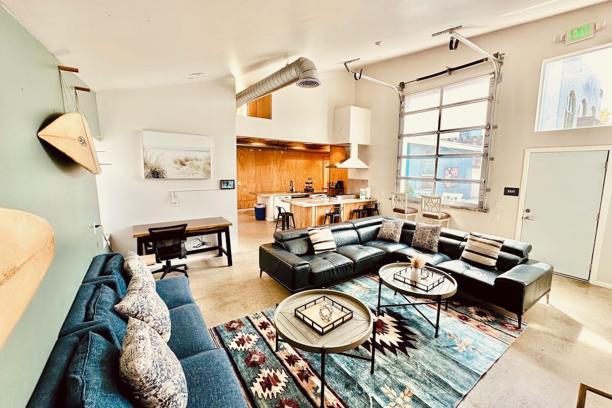 Surf Loft 6 Bedroom House | 2 bedrooms, individually decorated, individually furnished, desk