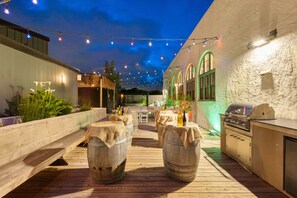 Sanctuary 4 Bedroom Historic Church | 露台