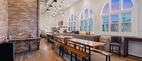 Sanctuary 4 Bedroom Historic Church | In-room dining