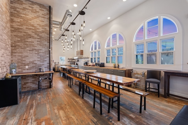 Sanctuary 4 Bedroom Historic Church | In-room dining