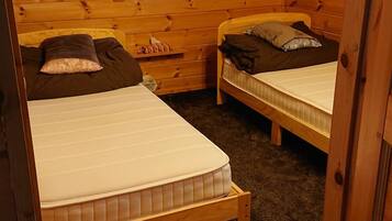 2 bedrooms, desk, free WiFi, bed sheets