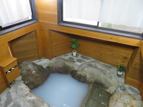 A detached cottage in nature and a rock bath Time / Nasugun Tochigi