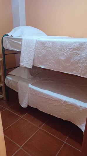 2 bedrooms, iron/ironing board, WiFi, bed sheets - Chicama's House (Puerto Malabrigo)