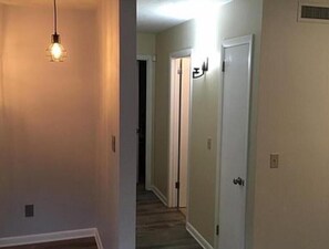 Interior - Completely Updated Cozy 2 Bedroom Duplex Unit Available Pet Friendly (Nashville)