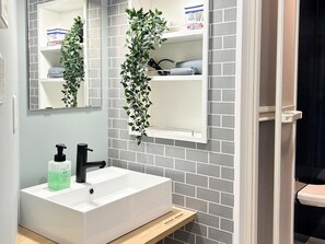 Hair dryer, towels - Somato B Deep Osaka Ideal as a base for sightse - Deep Osaka 2 minutes from B Soumato Station Perfect location for sightseeing in Namba  USJ Osaka up to 10 people / Osaka Ōsaka (Osaka)