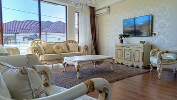 Smart-TV, Kamin, Videospiele, DVD-Player