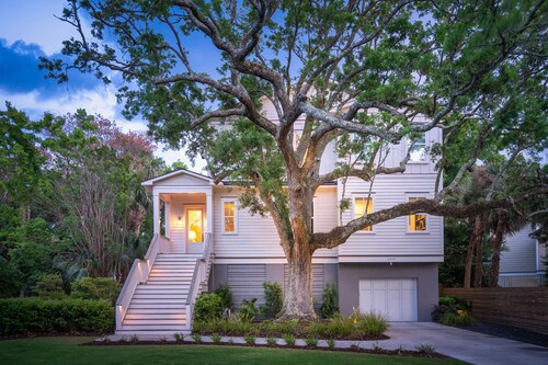 5BR 4.5 BA Beach House close to beach on IOP with Private Pool!