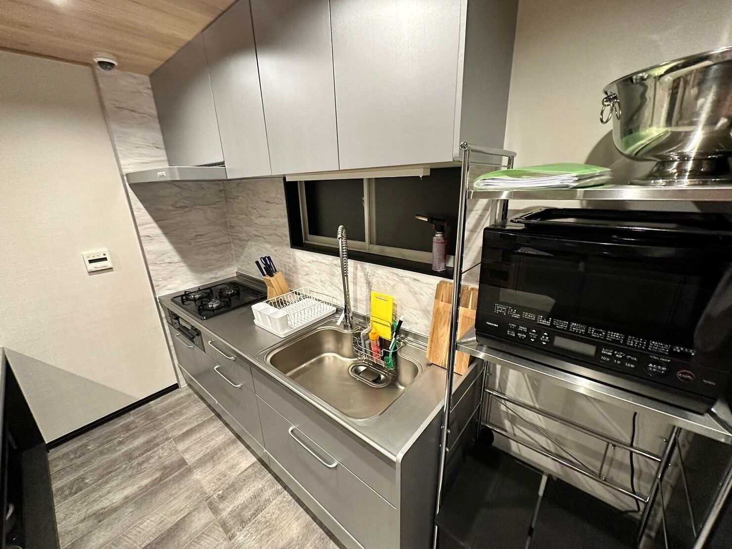 Fridge, microwave, stovetop, cookware/dishes/utensils